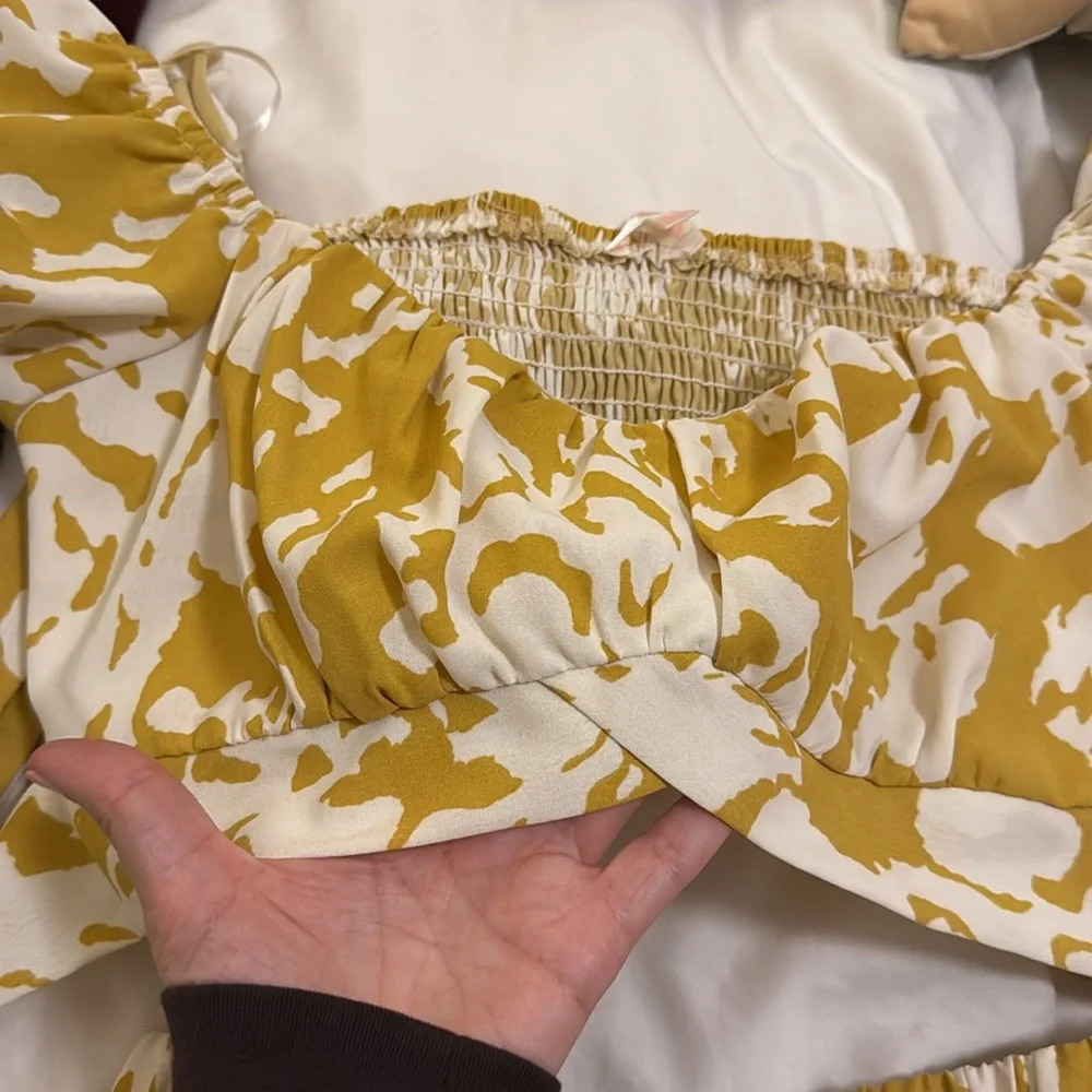 Yellow set - Picture 3 of 6